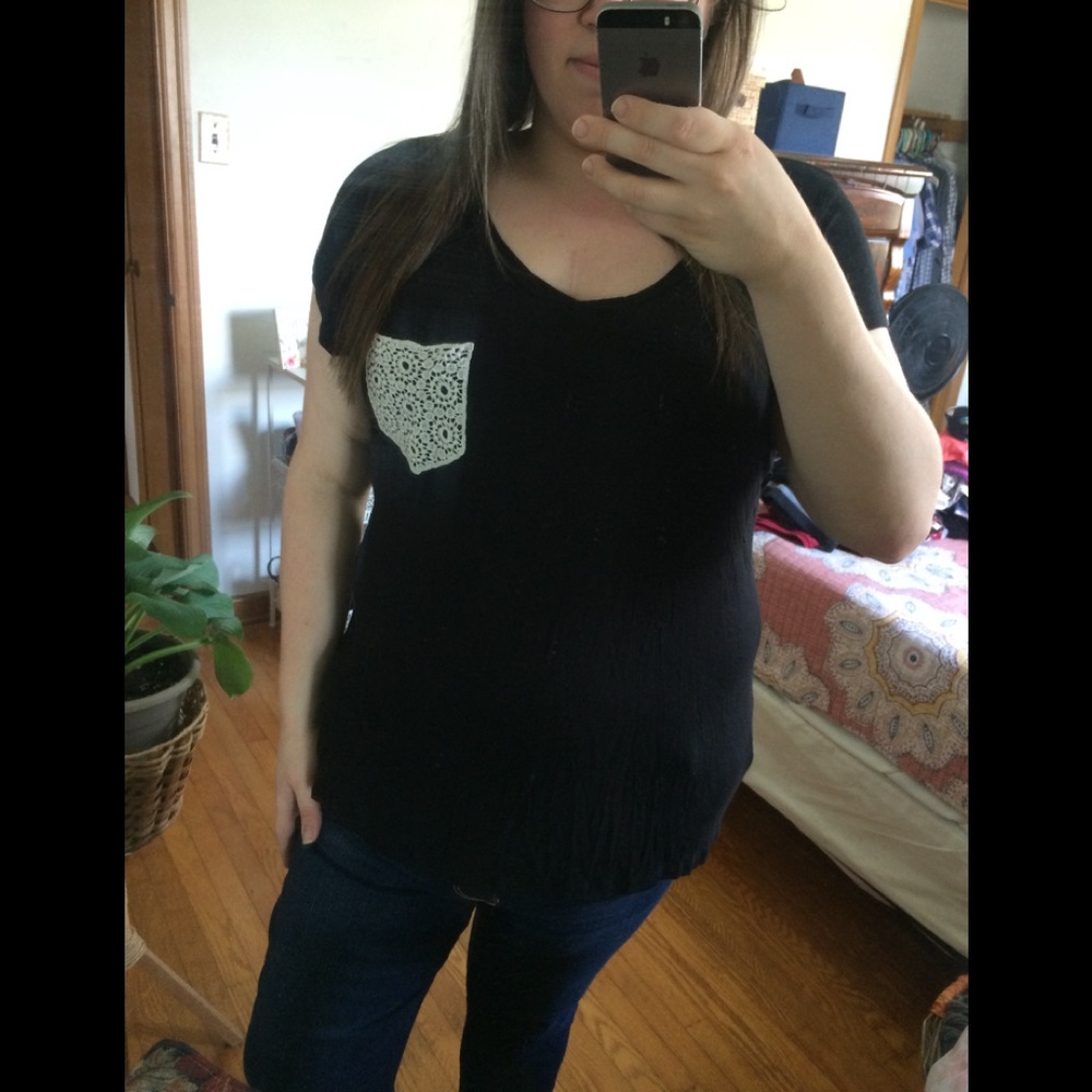 Lace pocket Tee
